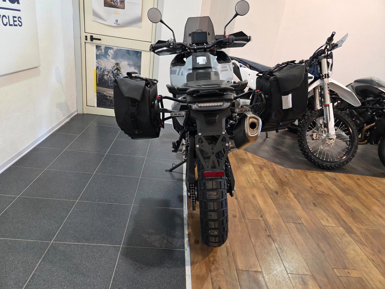 Husqvarna Norden 901 Borse e Cavalletto Centrale