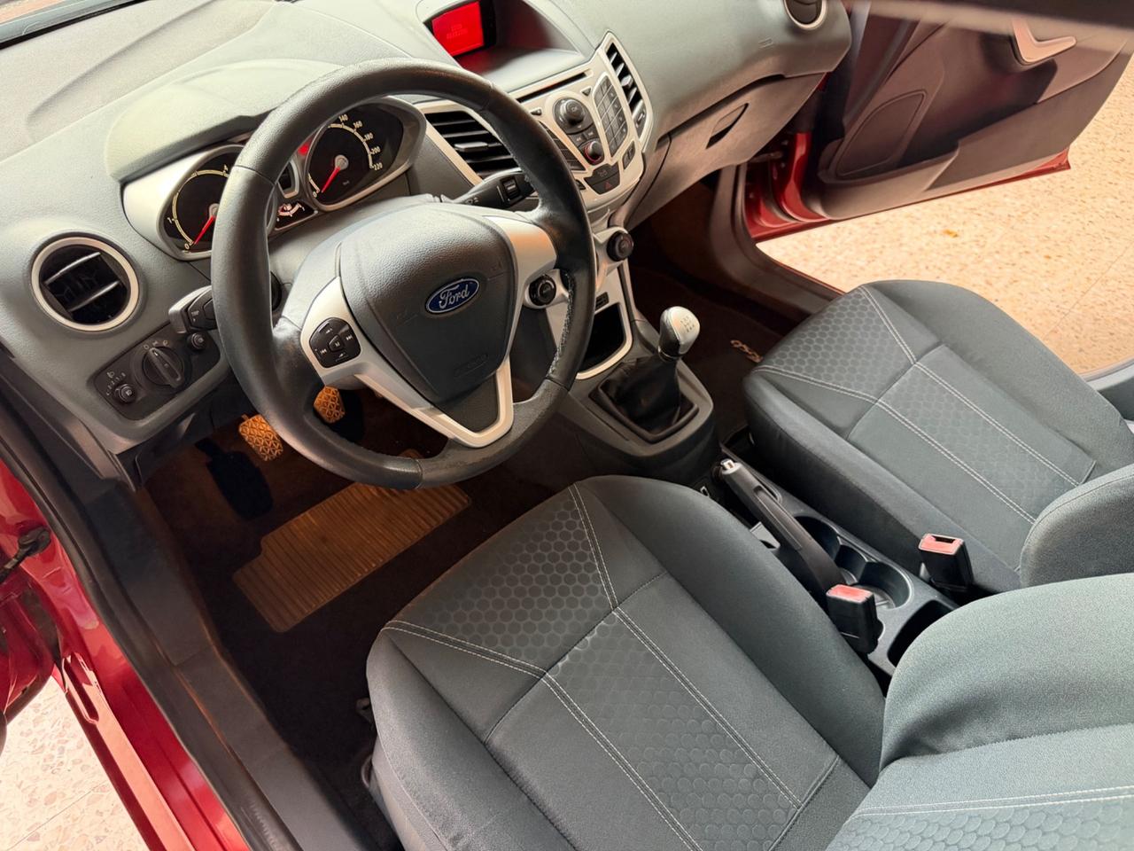 Ford Fiesta 1.4 TDCi 68CV 5 porte Titanium