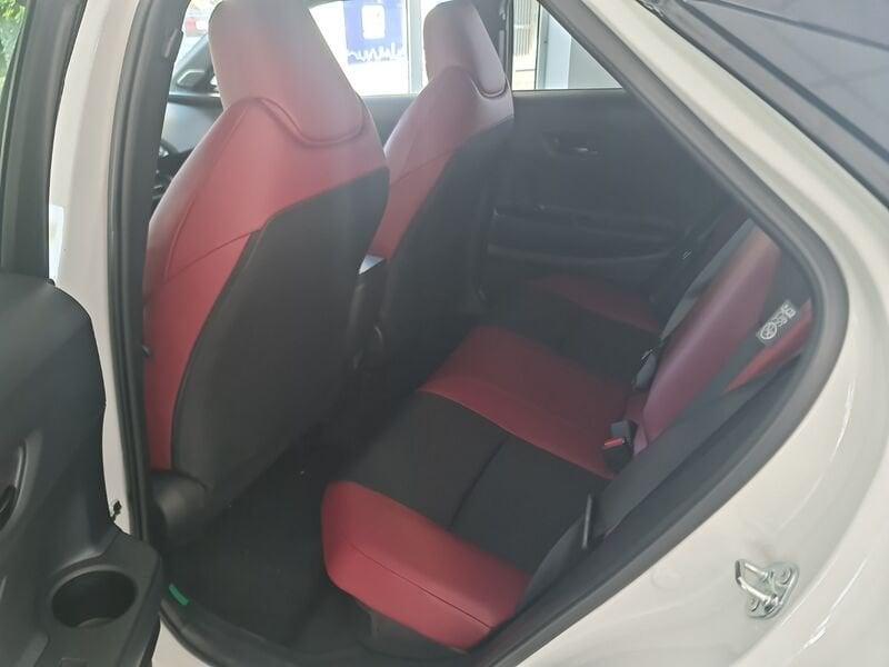 Toyota C-HR Plug-in Hybrid 220 Lounge Hero
