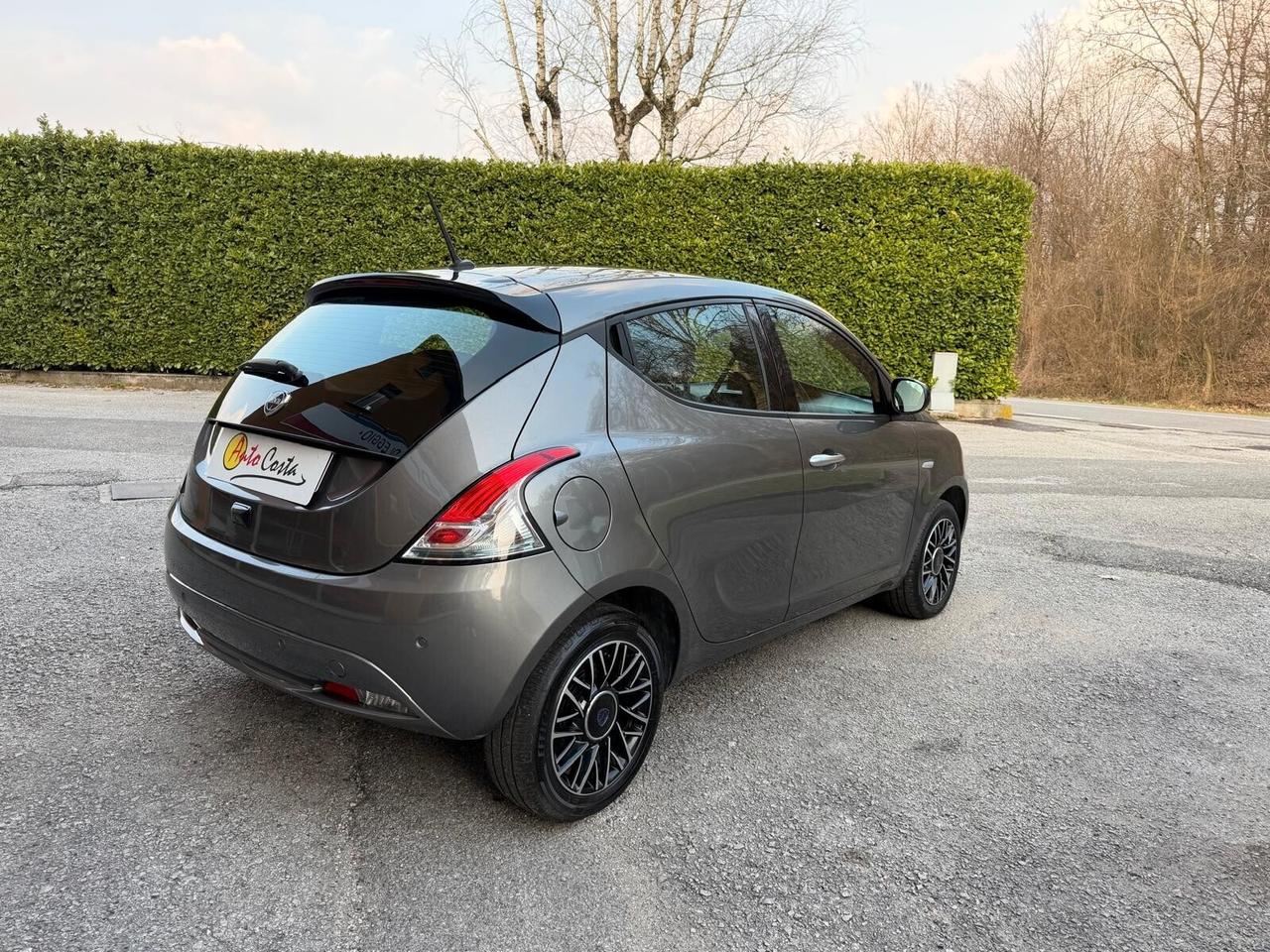 Lancia Ypsilon 1.0 FireFly 5 porte S&S Hybrid Platino