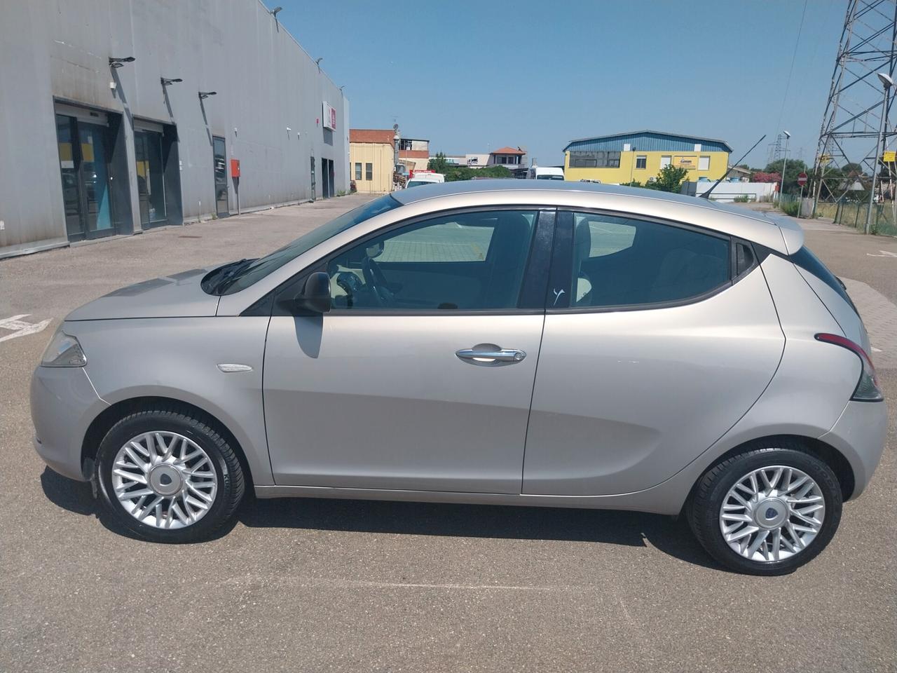 Lancia Ypsilon 1.2 69 CV 5 porte S&S Platinum