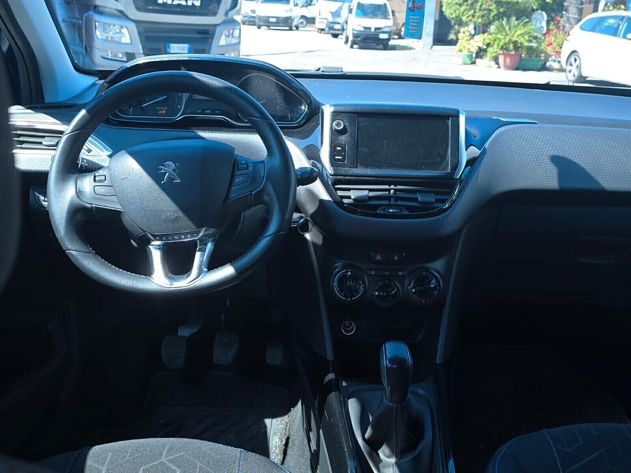 Peugeot 2008 BlueHDi 100 S&S Signature