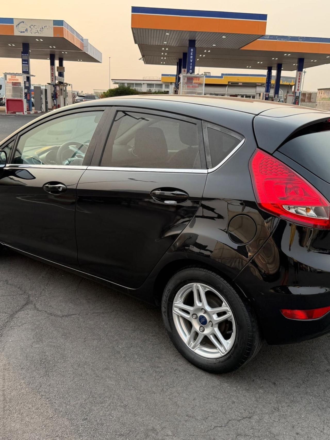 Ford Fiesta 1.4 TDCi 5p. Finanziabile senza busta paga !Basta essere censiti!