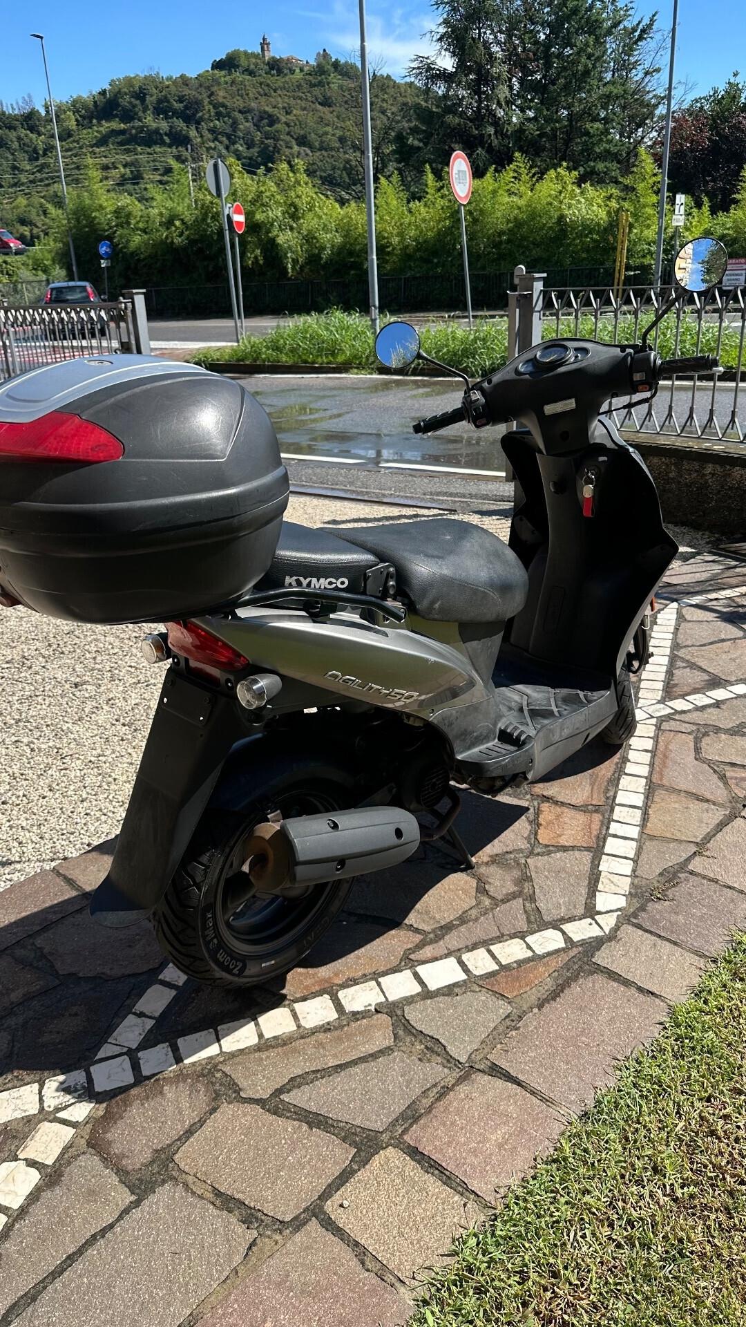 Kymco Agility 50 R12 con bauletto post