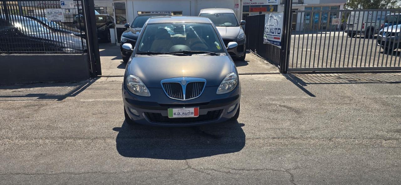 Lancia Ypsilon 1.2 16V Platino