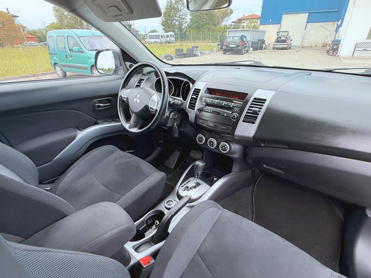 Mitsubishi Outlander 2.4 Benz/Gpl MIVEC Instyle 7 p.ti