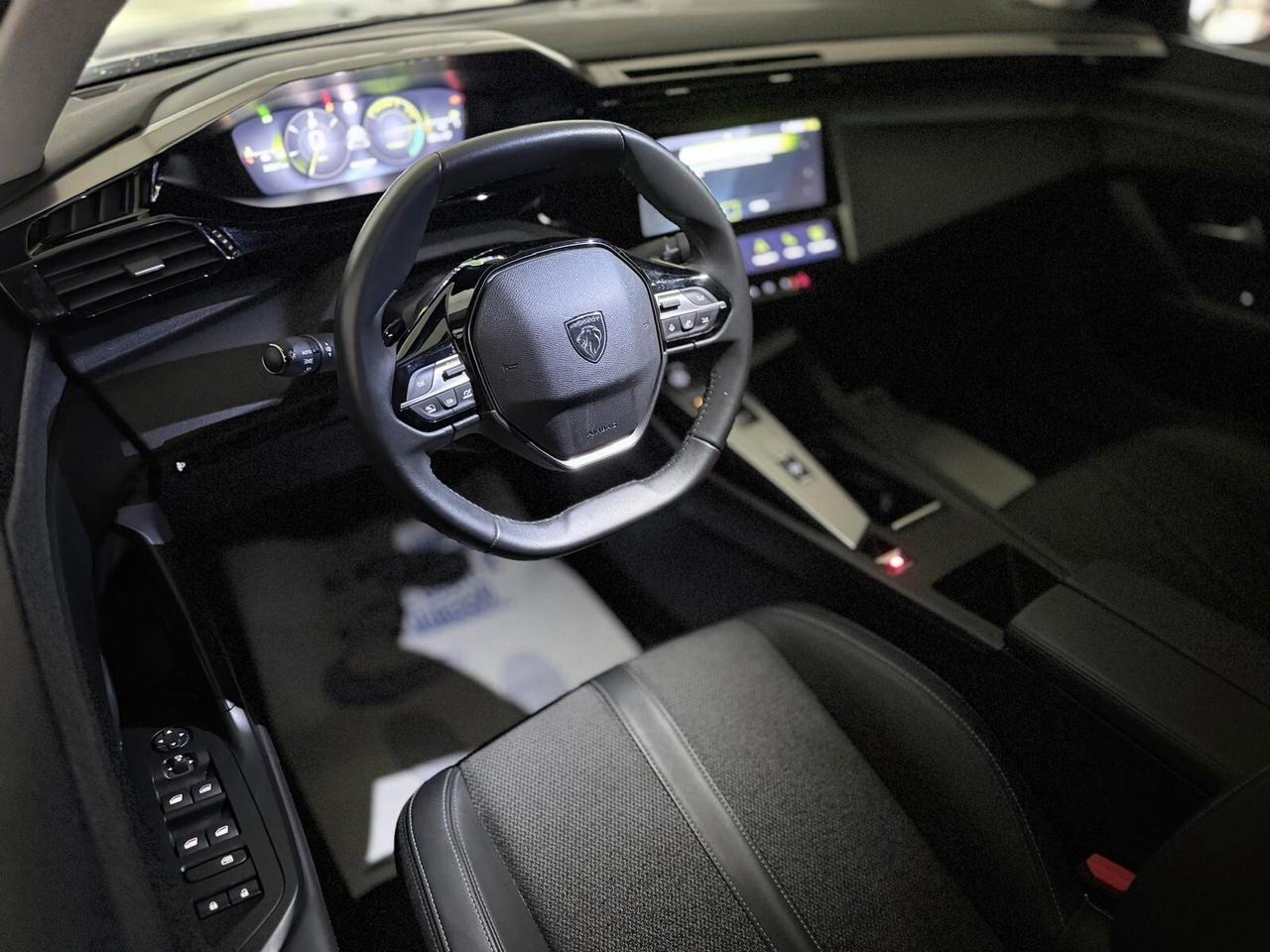 Peugeot 408 1.2 hybrid Allure 136cv e-dsc6