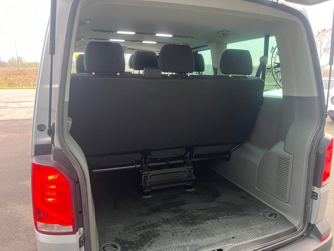 Volkswagen T6 Caravelle 2.0 TDI FWD 9 Posti