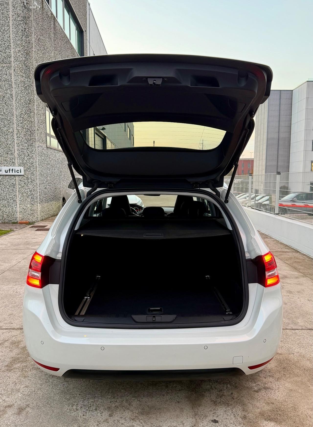 Peugeot 308 BlueHDi 150 S&S SW Allure