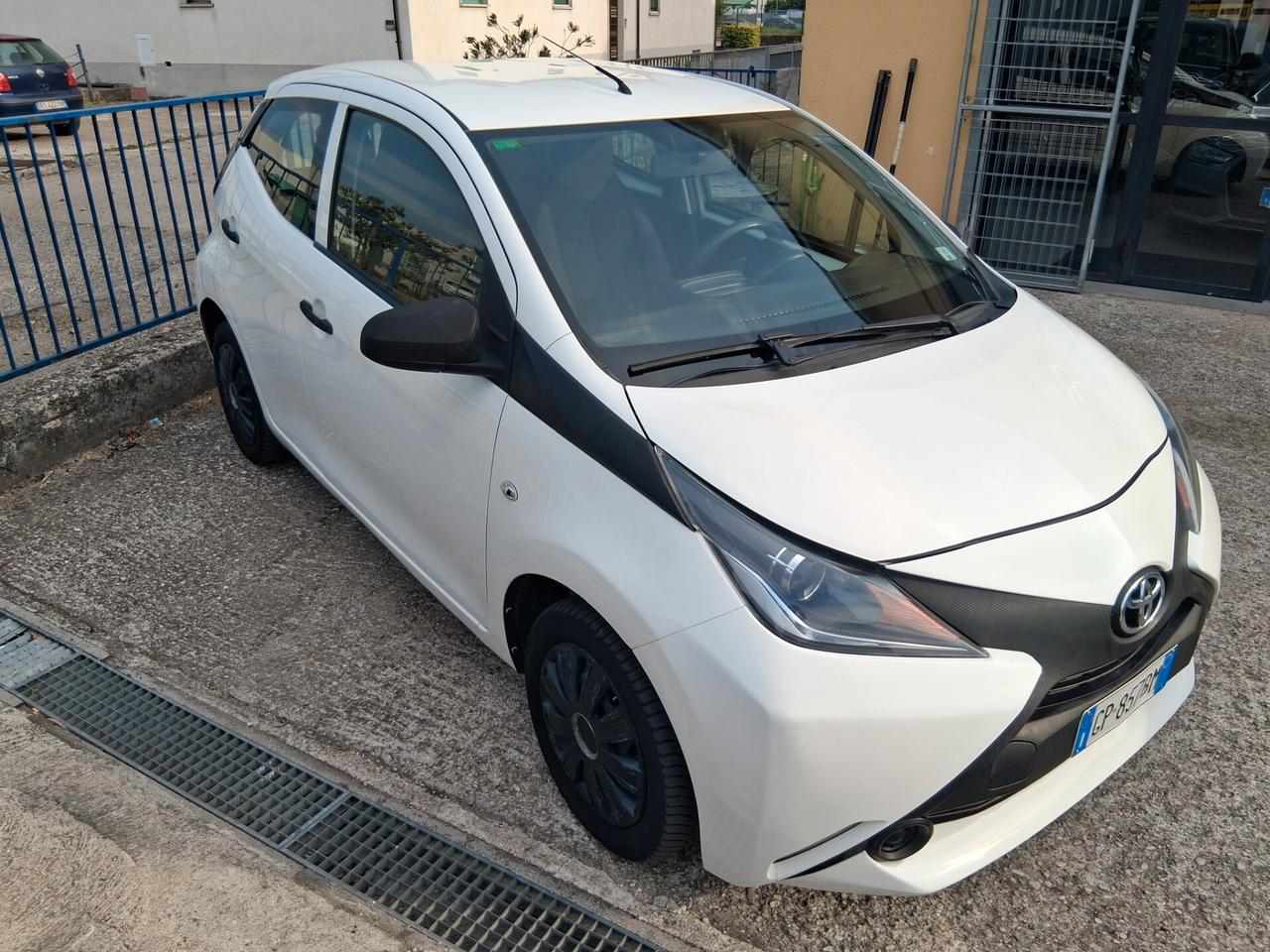 Toyota Aygo 1.0 VVT-i 69 CV 5 porte x-cool