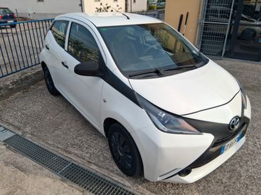 Toyota Aygo 1.0 VVT-i 69 CV 5 porte x-cool