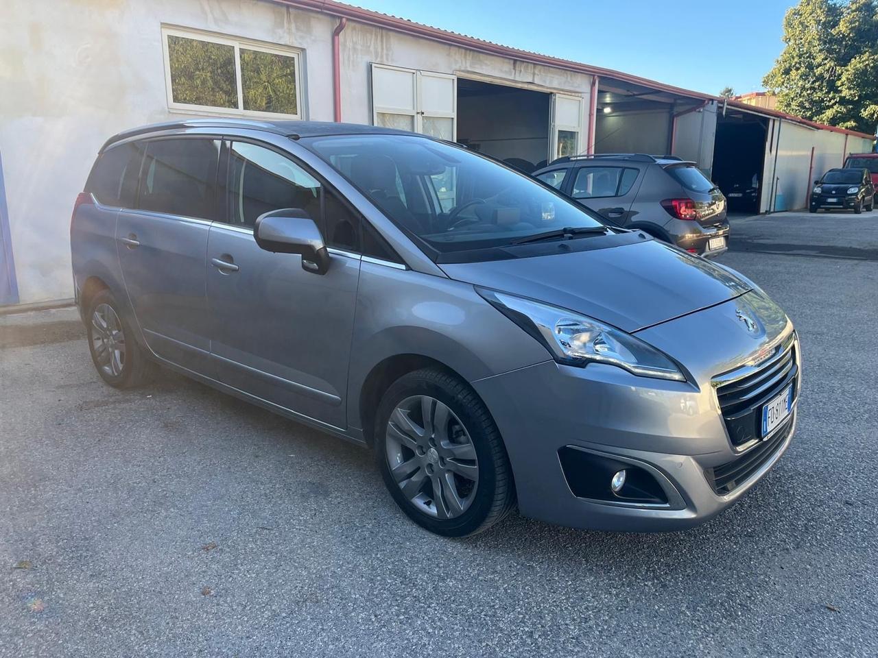 Peugeot 5008-2.0 hdi-7 P- allure-2016