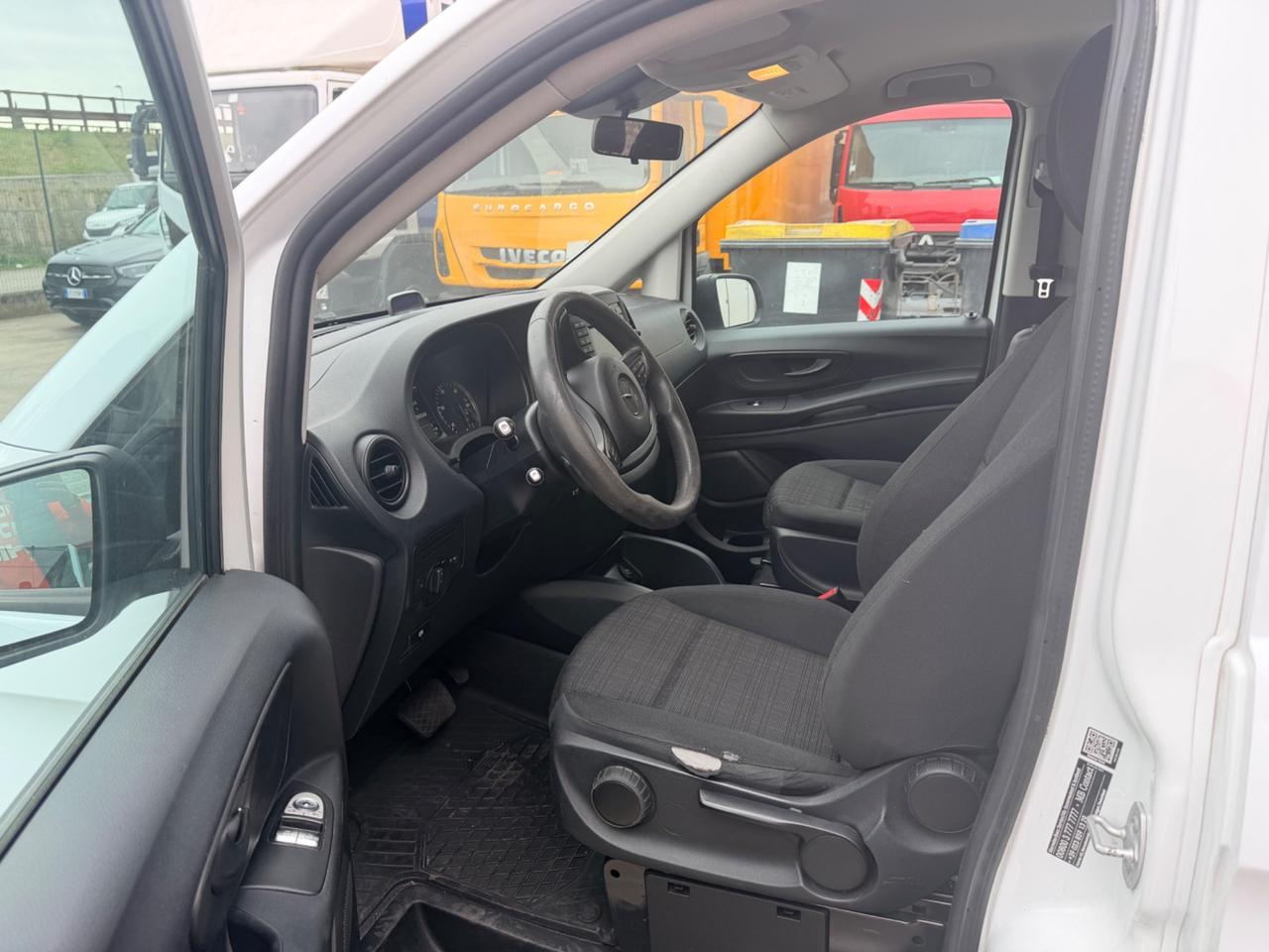 Mercedes Benz Vito 114 Mixto 5 posti