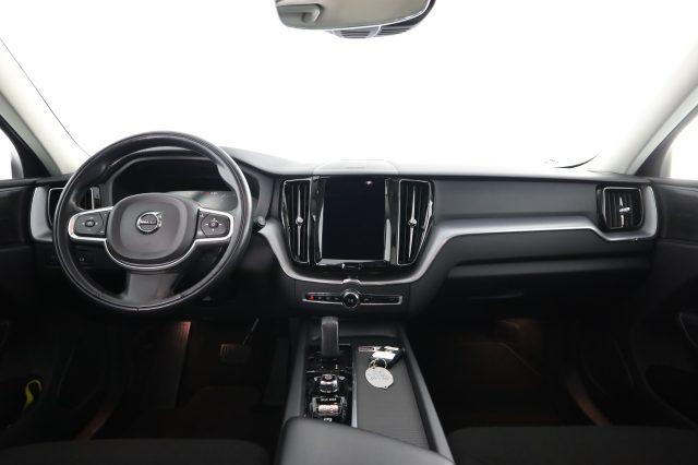 VOLVO XC60 XC60 B4 (d) automatico Momentum