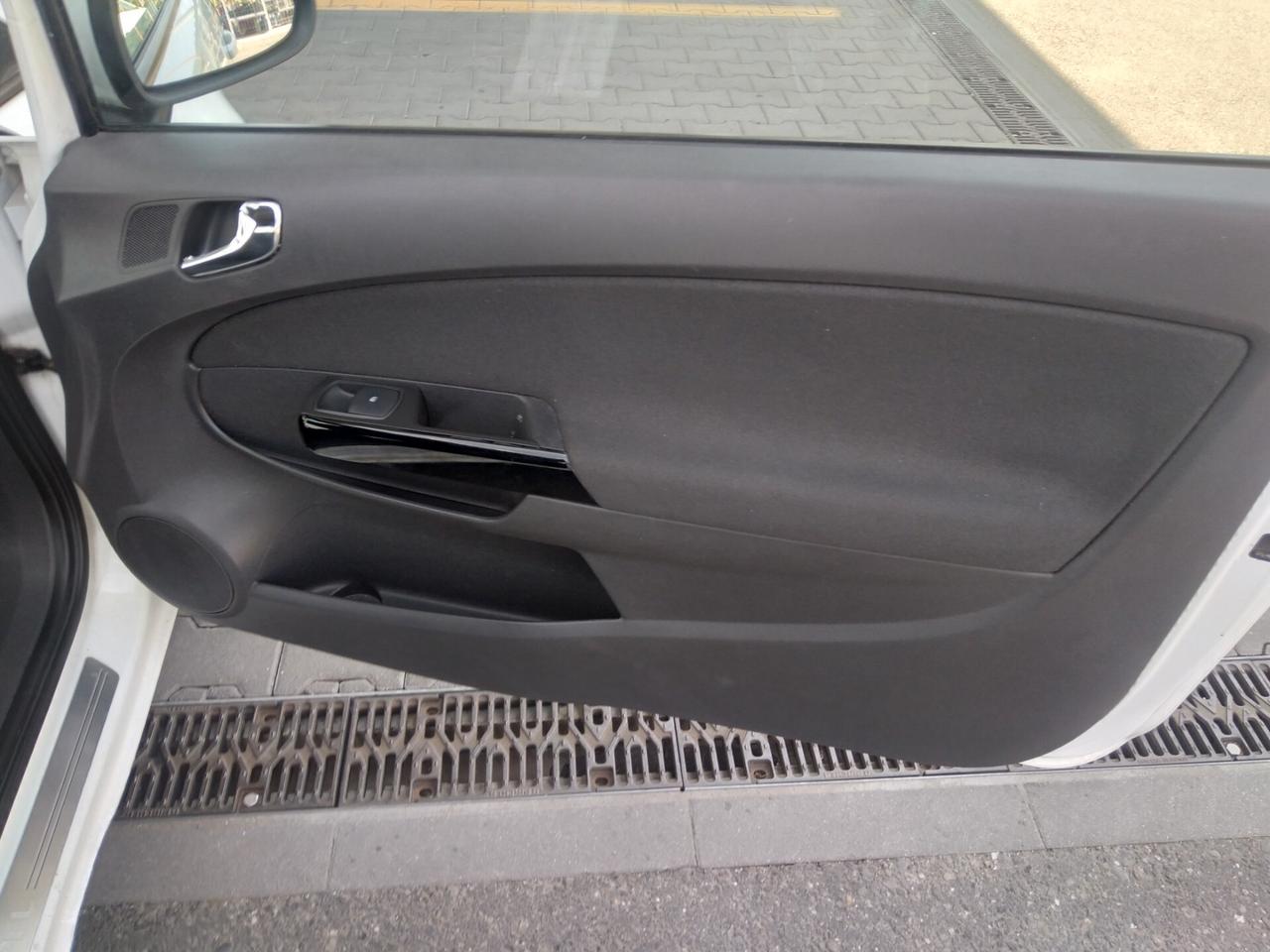 Opel Corsa 1.2 80CV 3 porte GPL-TECH Club x neopatentati