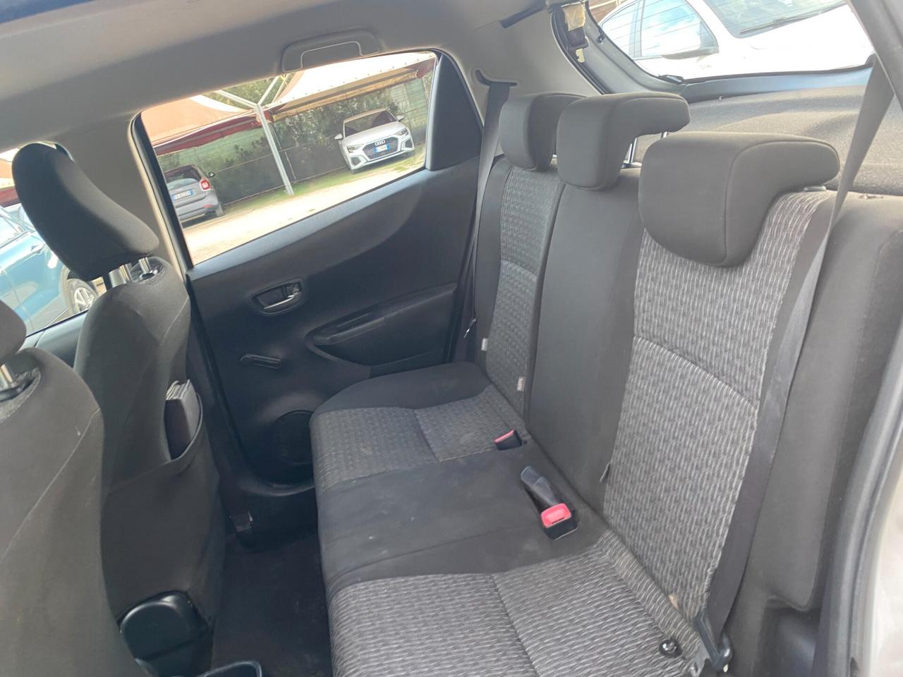 TOYOTA YARIS 1.0 LOUNGE 99.000 KM ADATTA NEOPATENTATI GARANTITA
