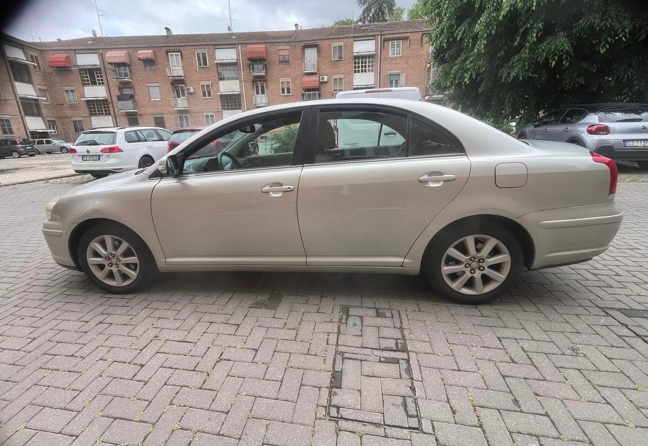 Toyota Avensis 2.0 D-4D 16V Station Wagon
