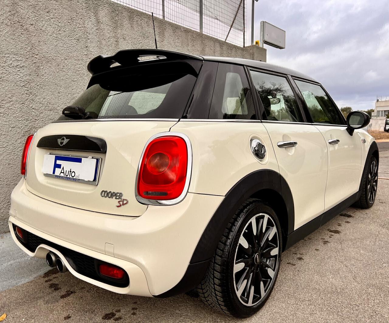 Mini Cooper SD 2.0 170cv 5 p.,cerchi diamantati,spoiler alettone post.,paraurti S,ecc.