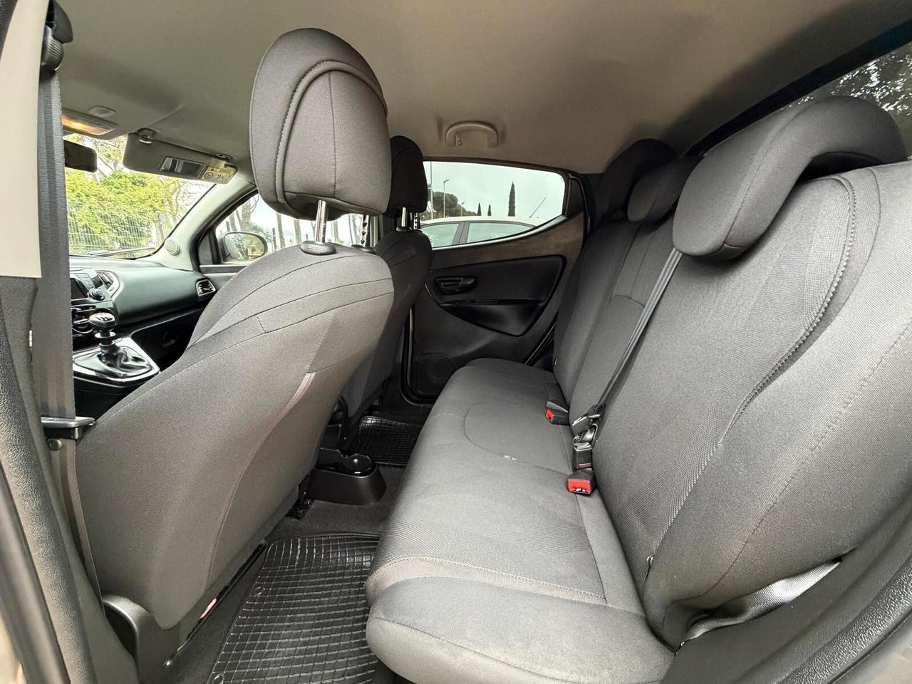 Lancia Ypsilon 1.0 FireFly 5 porte S&S Hybrid Ecochic Gold
