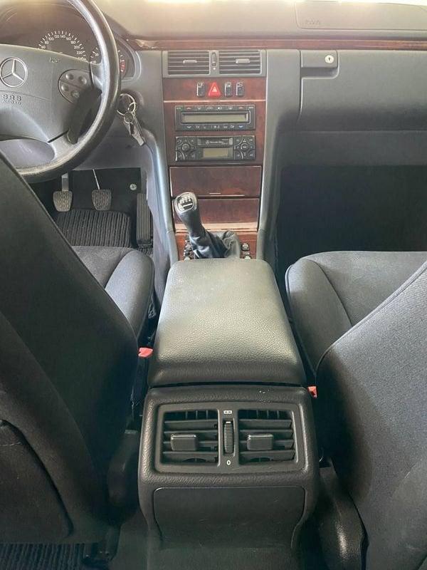 Mercedes-Benz Classe E E 200 Kompressor cat Classic