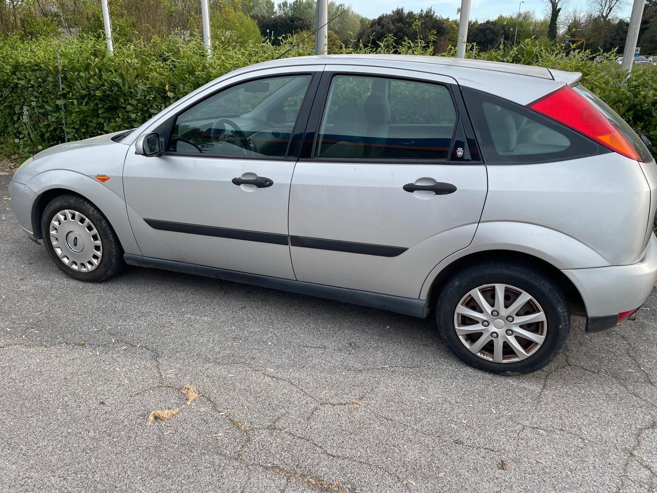 Ford Focus 1.6i 16V cat 5p. Ambiente