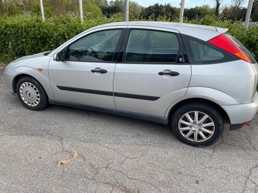 Ford Focus 1.6i 16V cat 5p. Ambiente