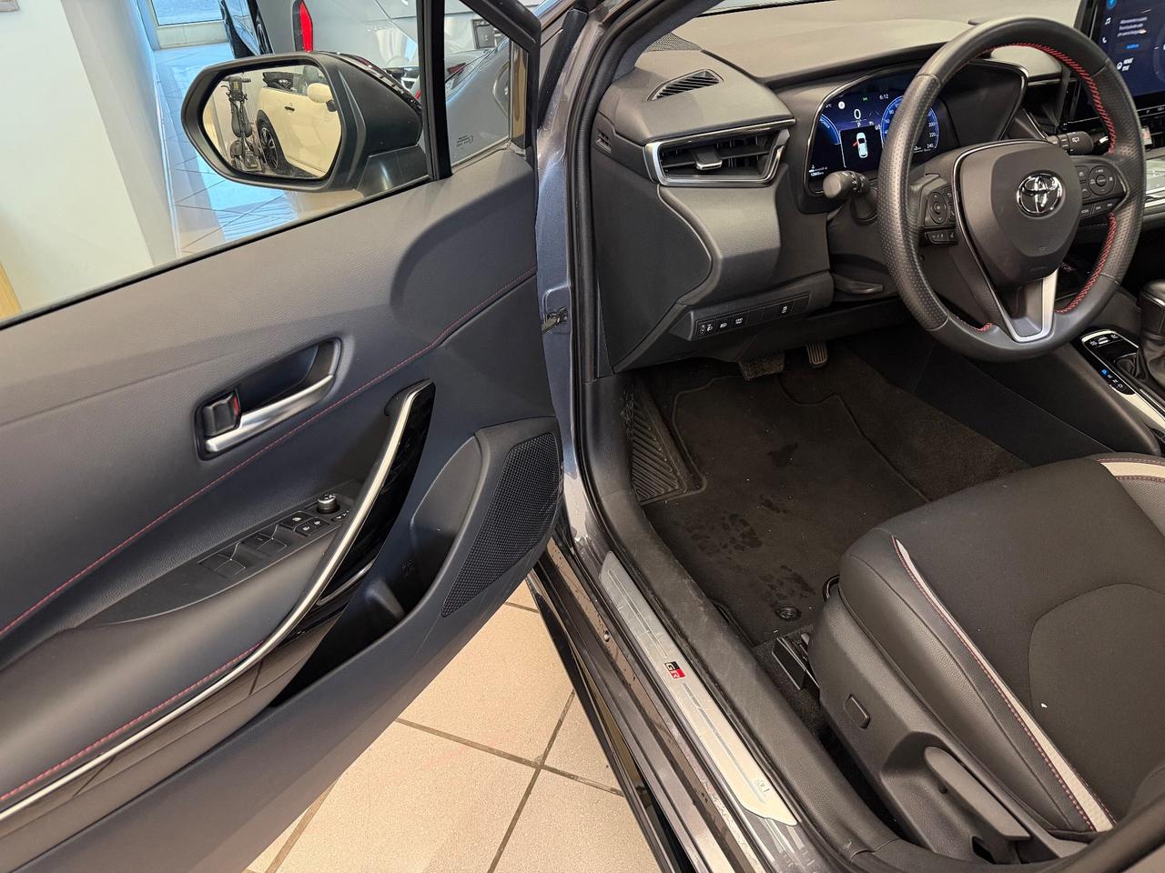Toyota Corolla GR SPORT 2.0 Hybrid Bi-Tone