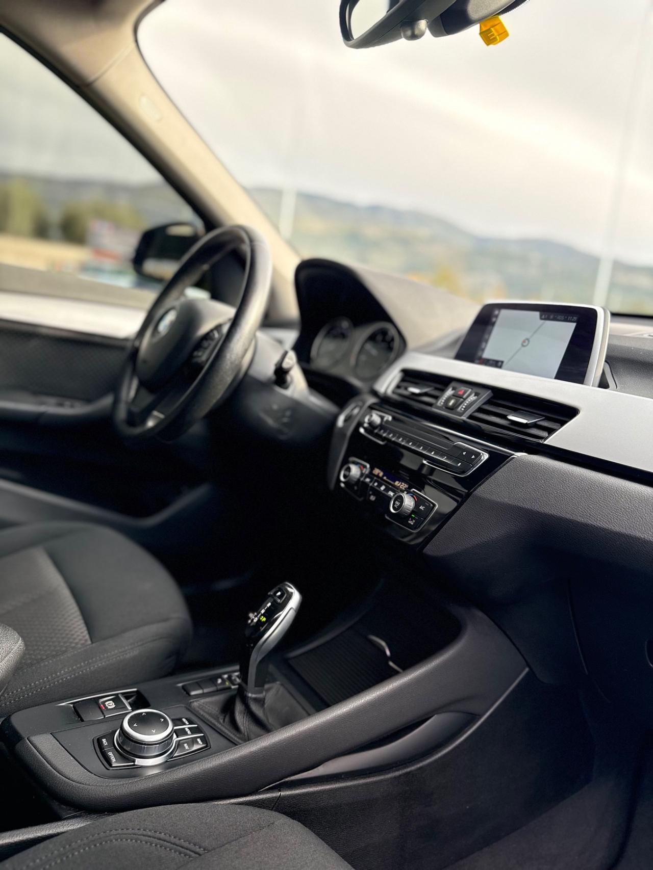 Bmw X1 sDrive18d xLine TOTAL BLACK