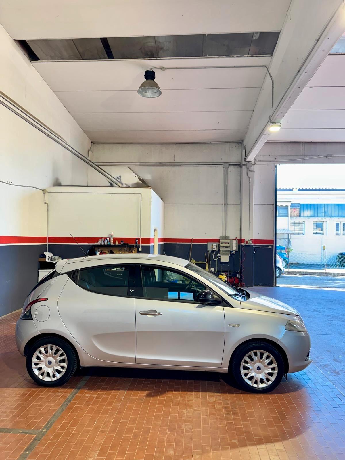 Lancia Ypsilon 1.2 69 CV 5 porte Platinum