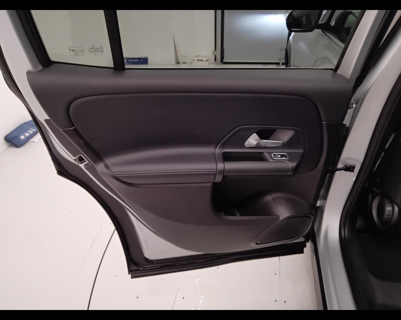 Mercedes-Benz GLB - X247 2019 - GLB 180 d Sport auto