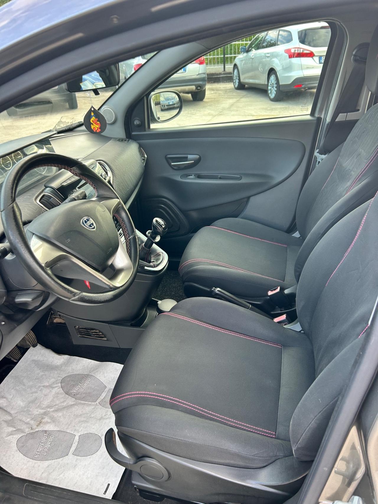 Lancia Ypsilon 1.2 69 CV 5 porte S&S Gold