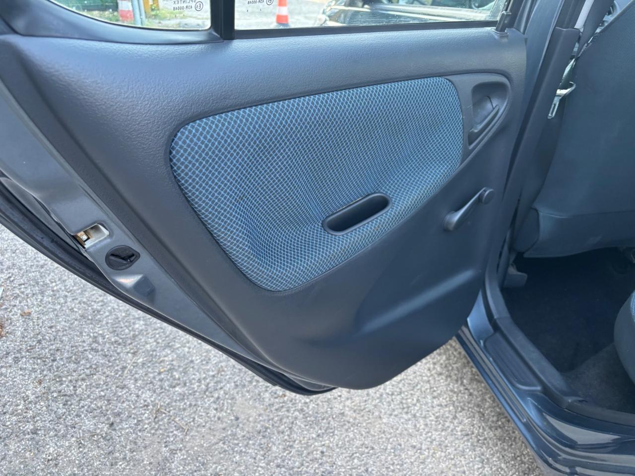 Toyota Yaris 1.0i 5 porte Sol OK NEOPATENTATI