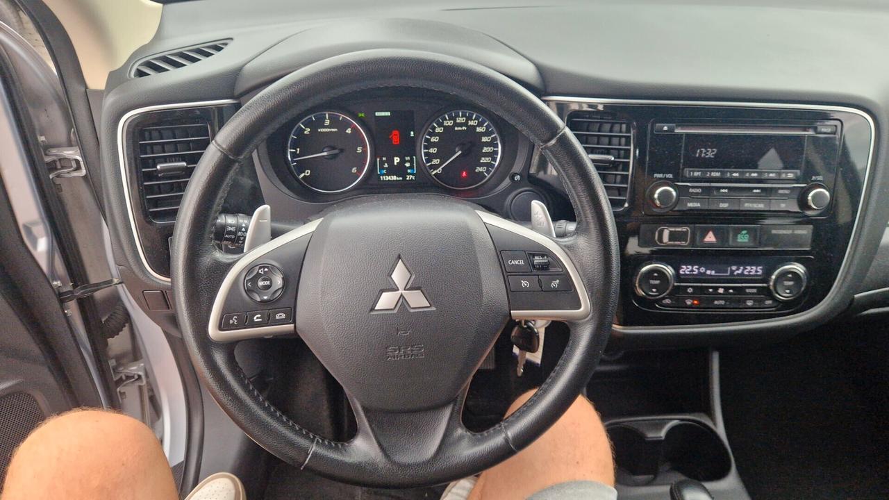 Mitsubishi Outlander 2.2 DI-D 4x4 full automatico