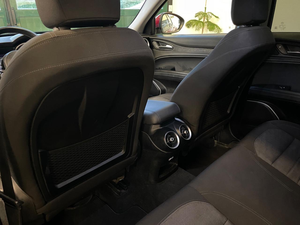 Alfa Romeo Stelvio 2.2 Turbodiesel 160 CV AT8 RWD Sport-Tech