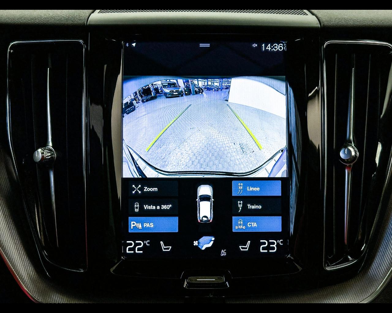 VOLVO XC60 (2017-->) - XC60 B5 (d) AWD Geartronic R-design