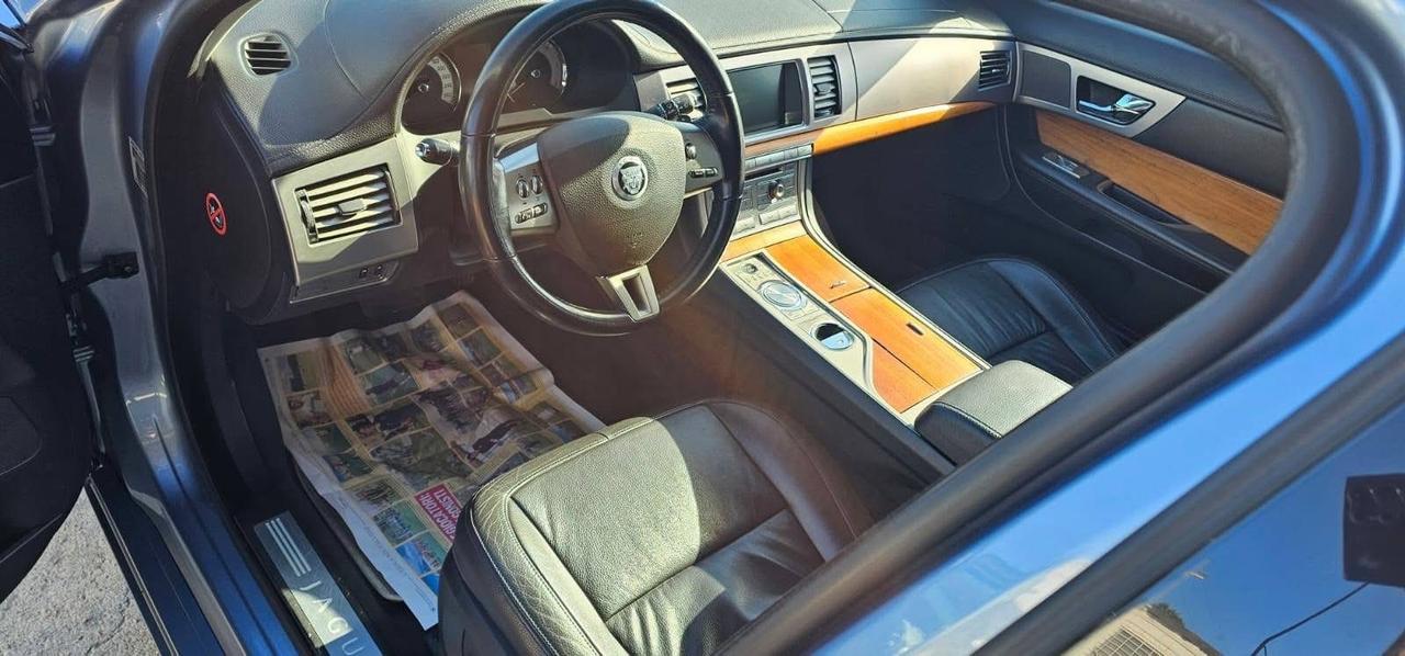 Jaguar XF 2.7D V6 Premium Luxury