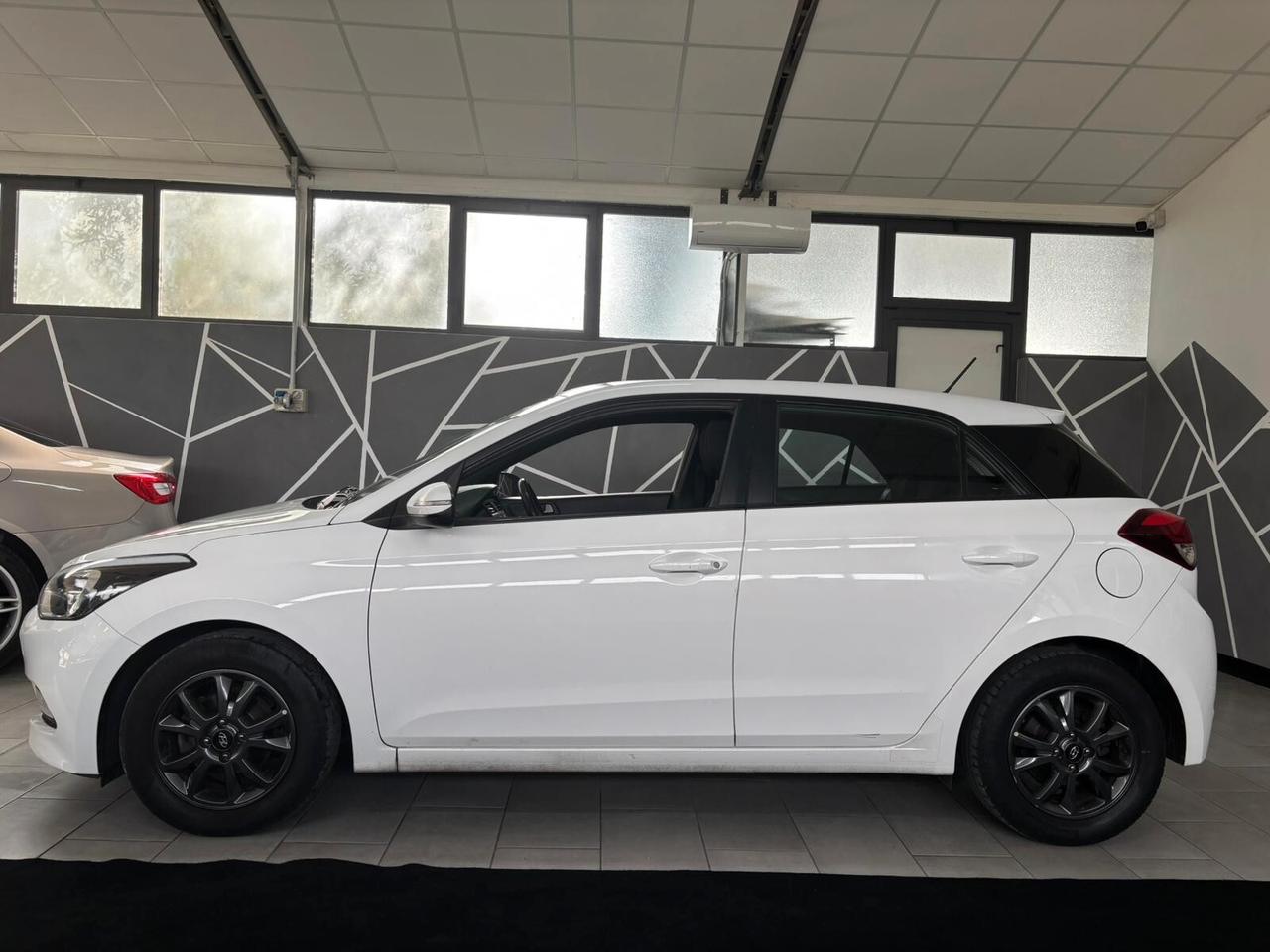 Hyundai i20 1.2 5 porte Blackline NEOPATENTATI