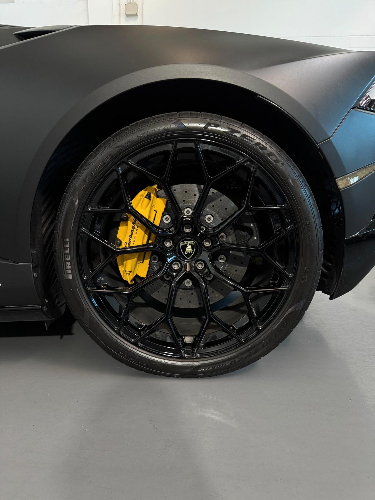 Lamborghini Huracán EVO Spyder 5.2cc 640cv AWD "Giallo Inti" + Wrapping NeroOpaco