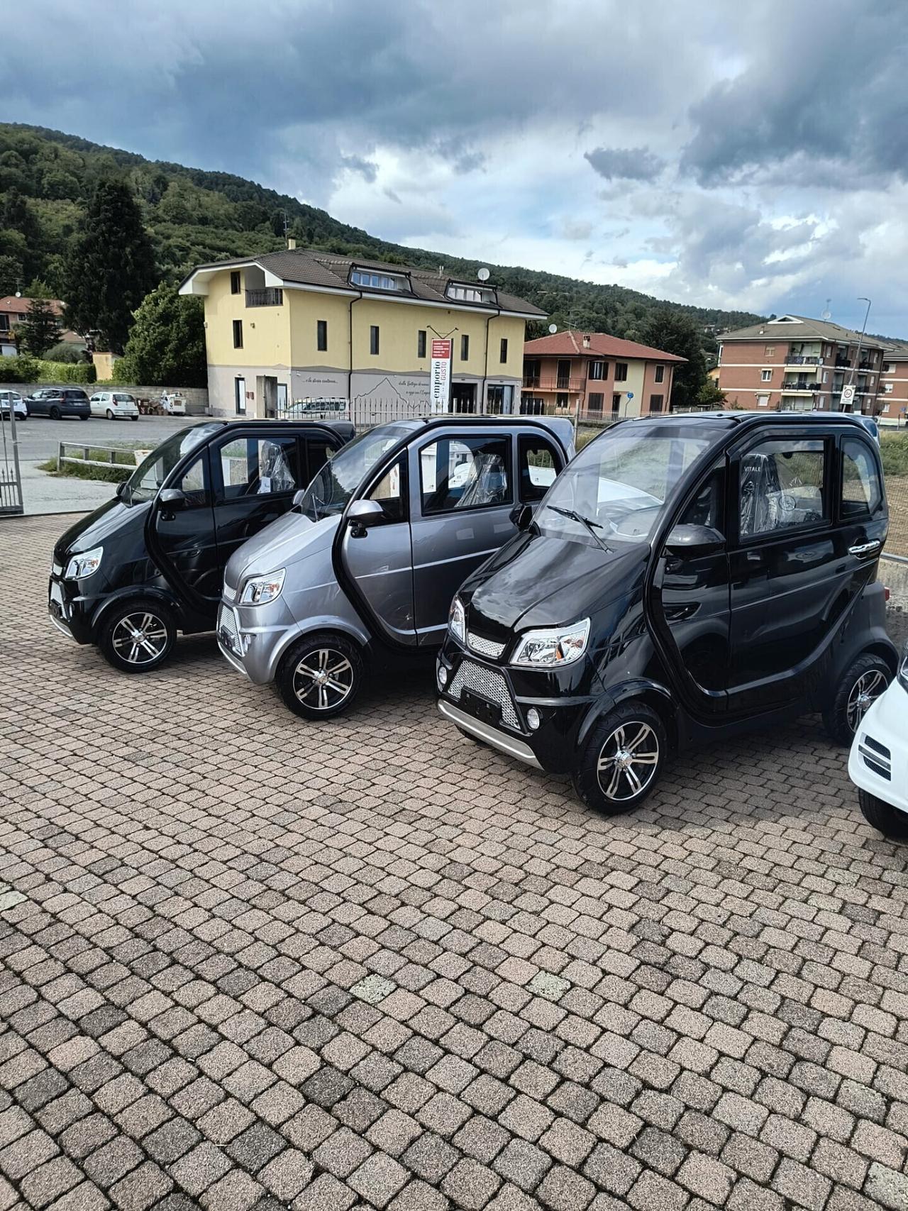MINI AUTO DISABILI SCOOTER CABINATO ANZIANI