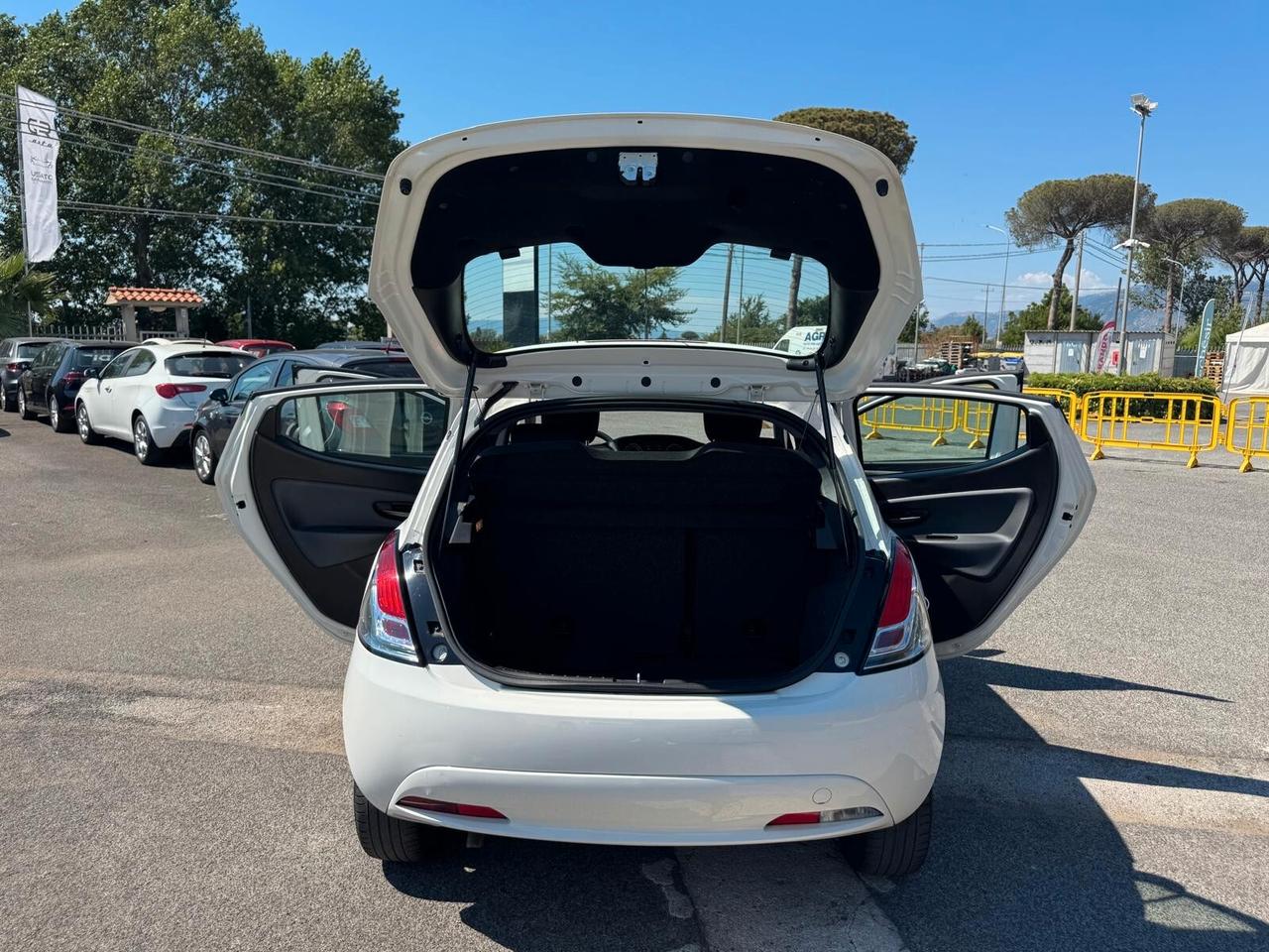 Lancia Ypsilon 1.2 BENZINA 69CV SILVER 2016