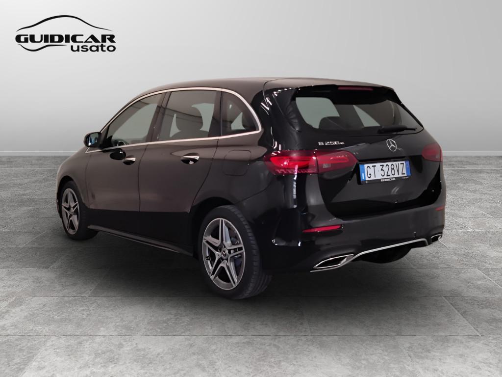 Mercedes-Benz Classe B - W247 2023 - B 250 e phev AMG Line Premium auto