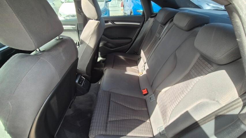 Audi A3 Sedan 1.6 TDI ultra Attraction (TETTO APRIBILE) - 2015