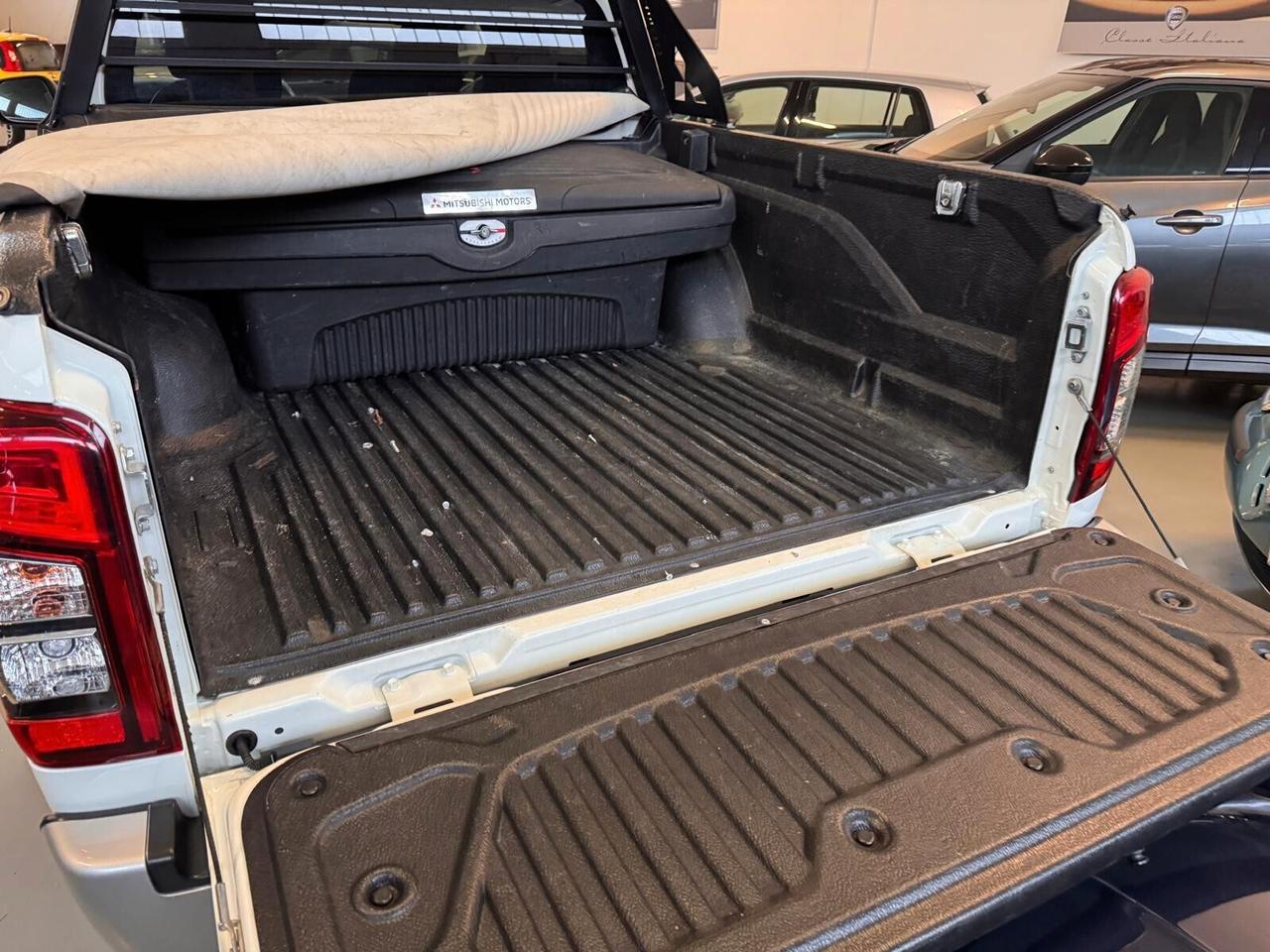 Mitsubishi L200 4x4 automatico gancio traino