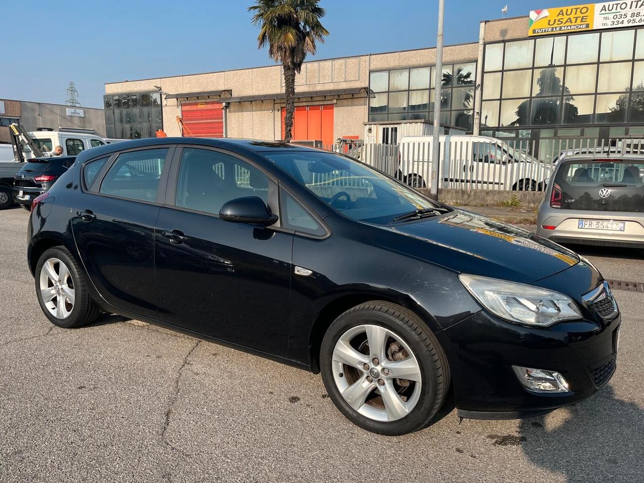 Opel Astra 1.4 100CV 5 porte Cosmo