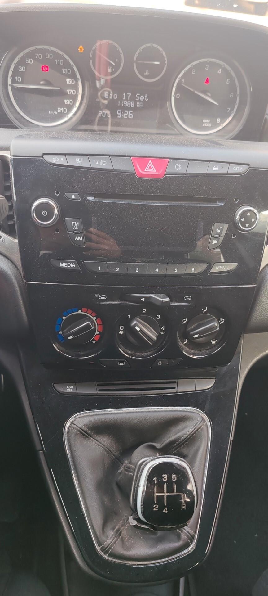 Lancia Ypsilon 1.2 69 CV 5 porte S&S Silver