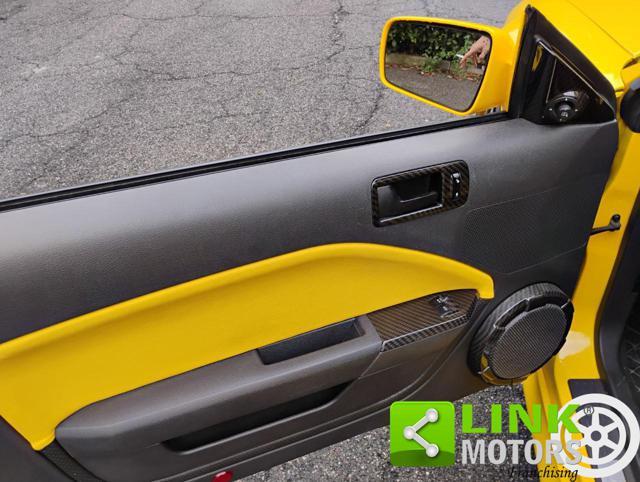 FORD Mustang 4.0 i V6 12V 212cv