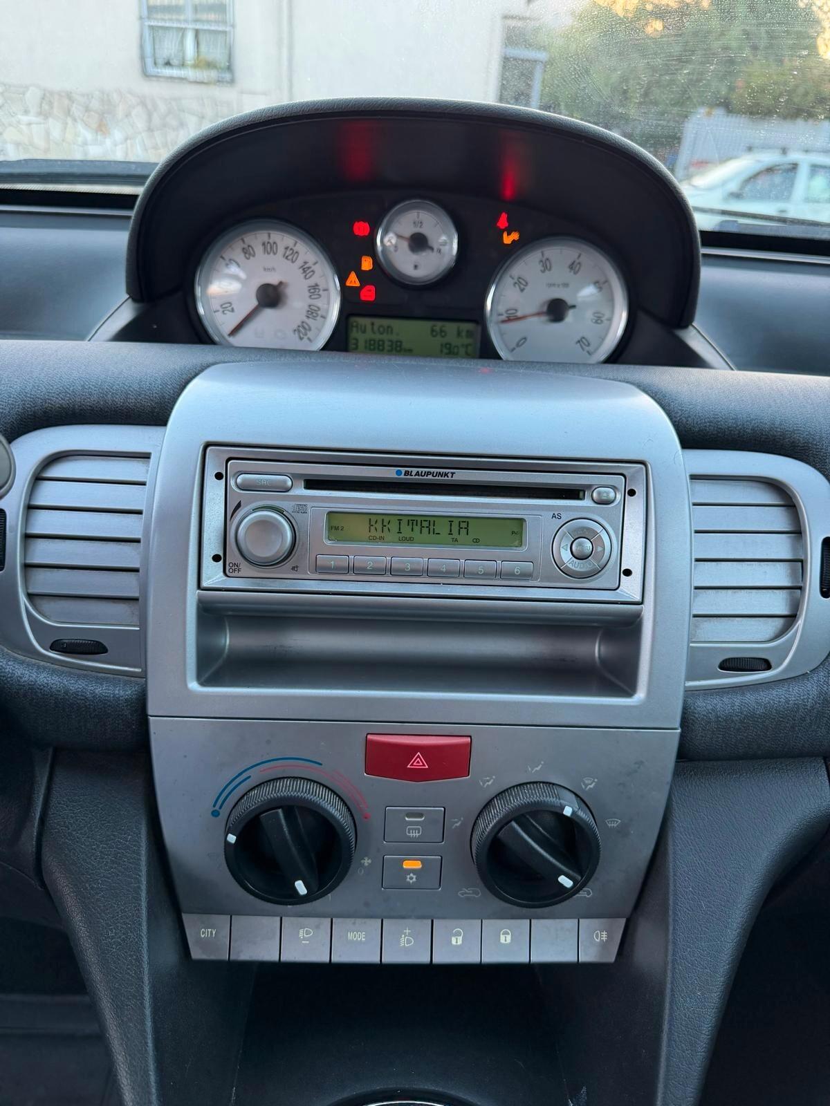 Lancia Ypsilon 1.3 MJT 75 CV Elle-08/2010