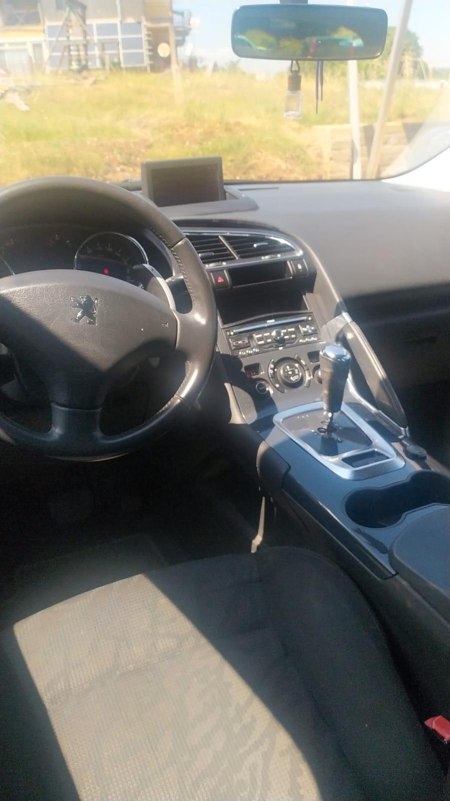 Peugeot 3008 1.6 e-HDi 112CV cambio robotizzato S.&S. Business