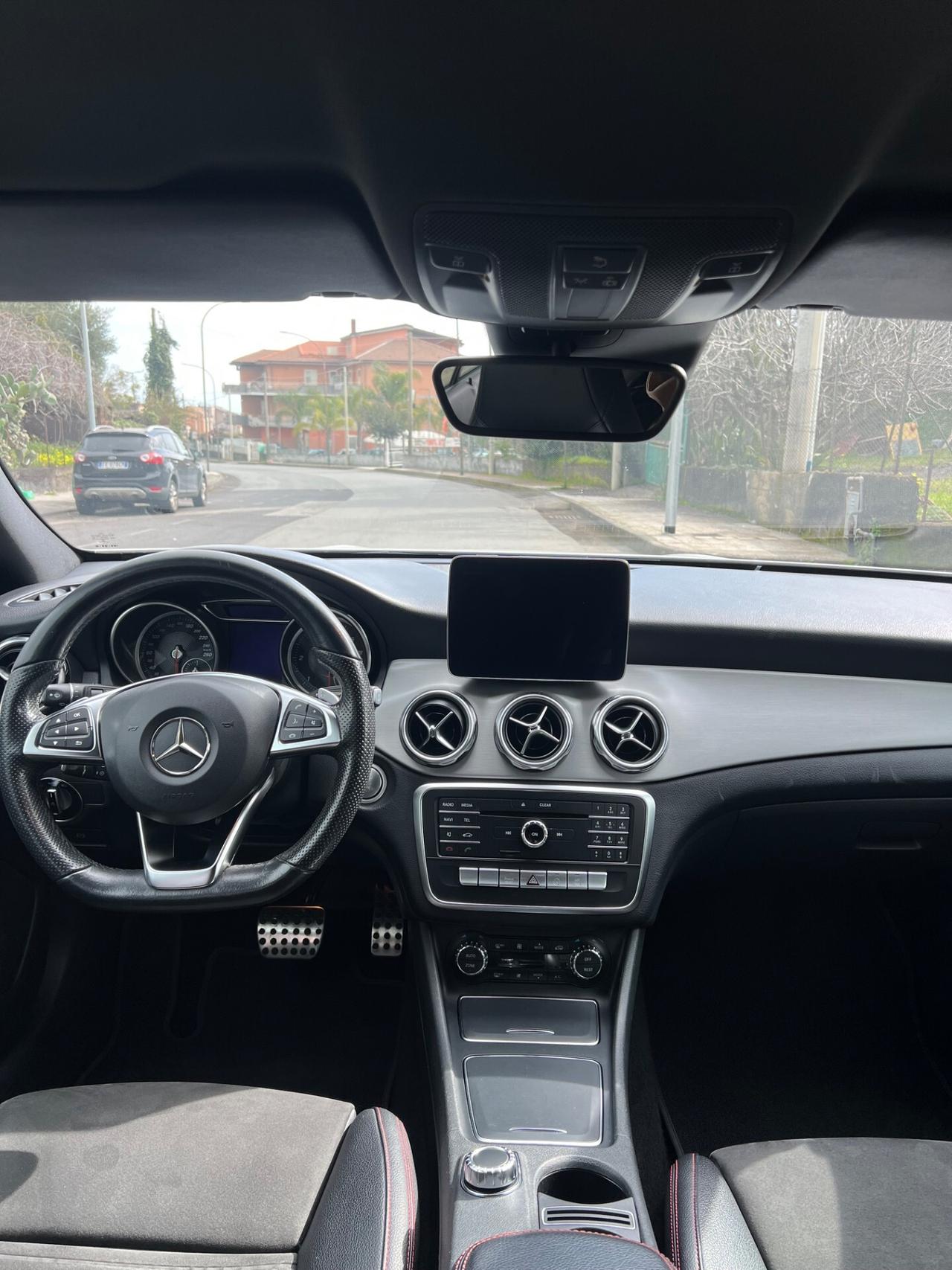 Mercedes-benz GLA 200 AMG Premium