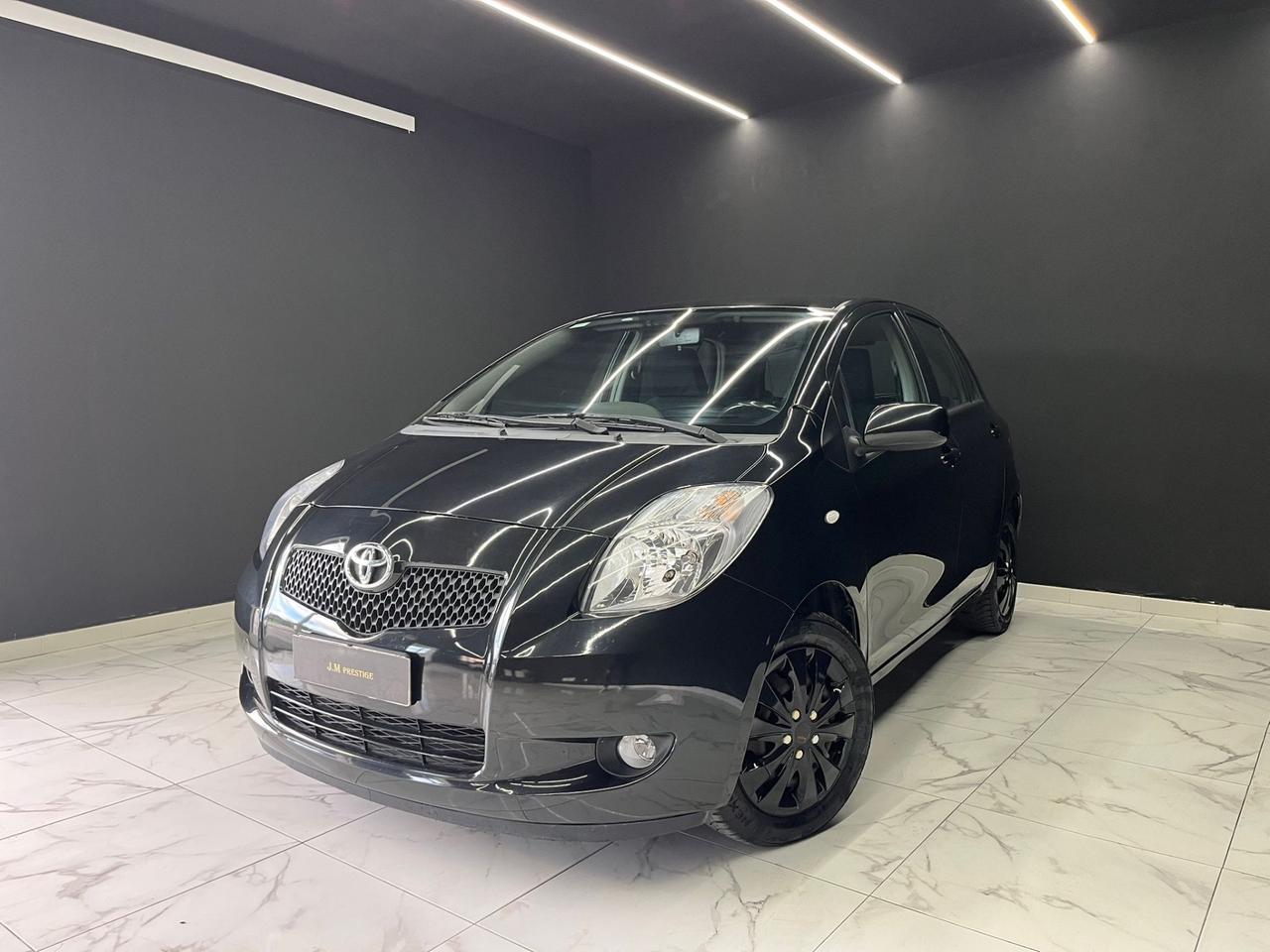Toyota Yaris 1.3 5 porte Navi OK NEOPATENTATI